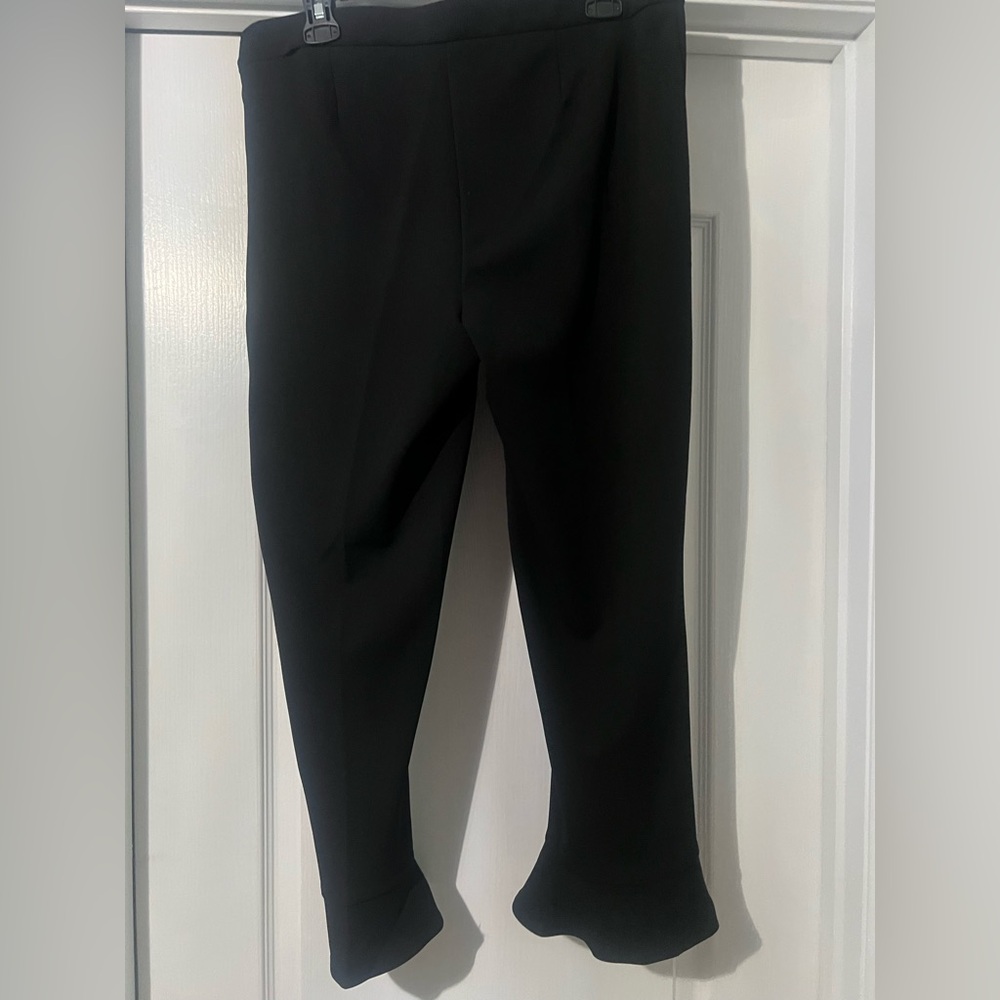 89th & Madison Black Capris